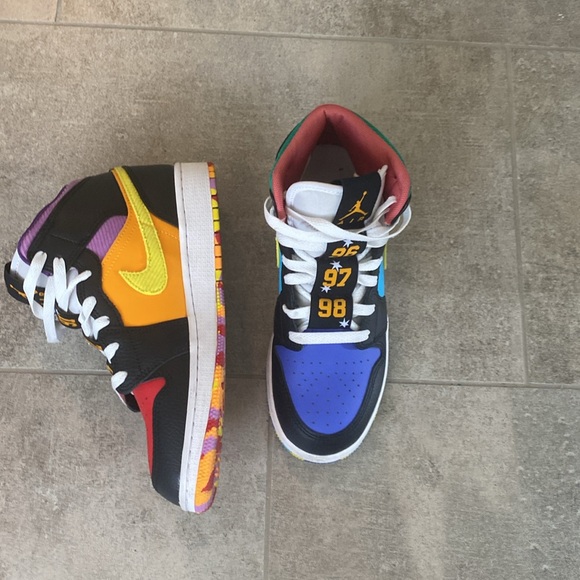 Nike Air Jordan 1’s size US 5.5 youth. sell for Atleast 100 or obo. - Picture 2 of 3